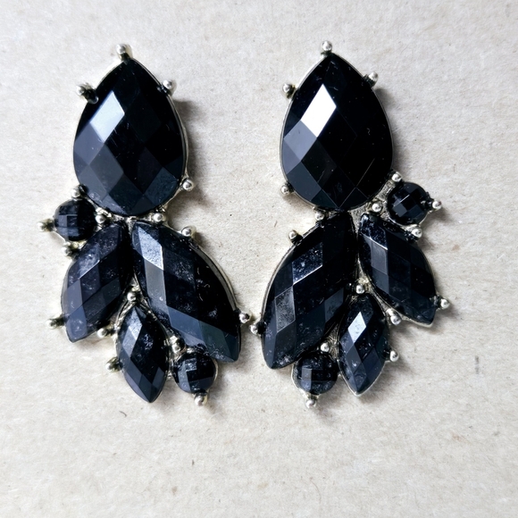 Vintage Black Floral Ring and Earrings Set - Picture 8 of 17